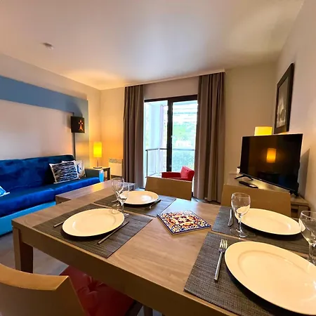 Apartment Dans Les Bras De Neptune - Plage De Trestraou - Piscine - Linge Compris - 4 A 5 Personnes *